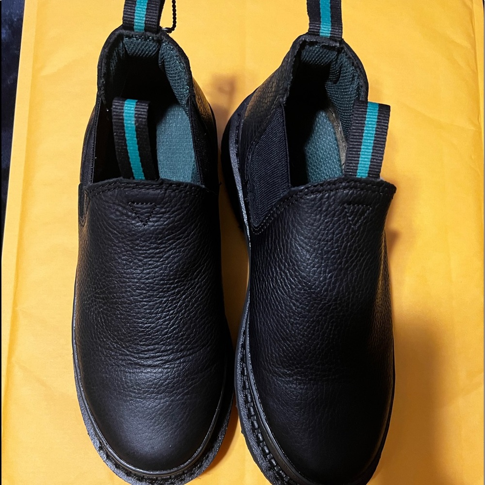 DESCRIPTION
These Georgia Giant Romeos 8.5 New